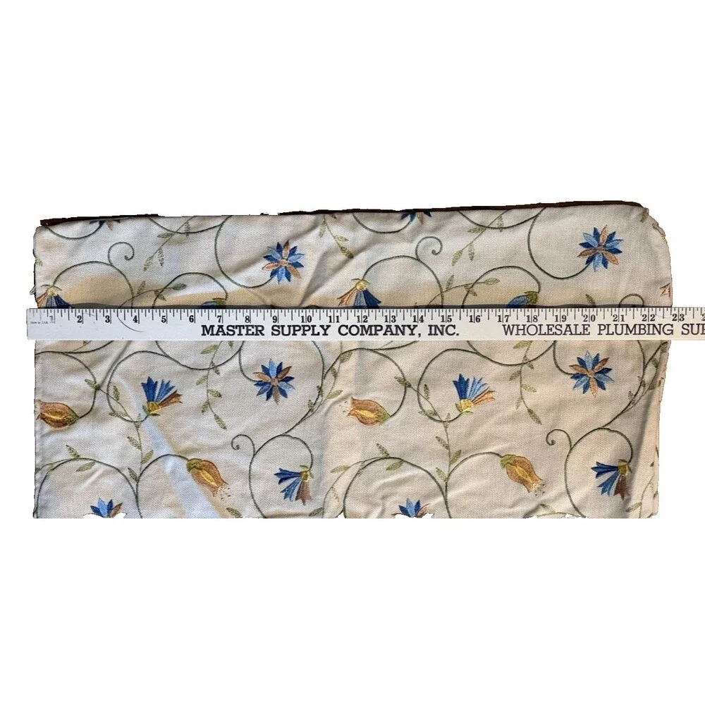 Newport embroidered set